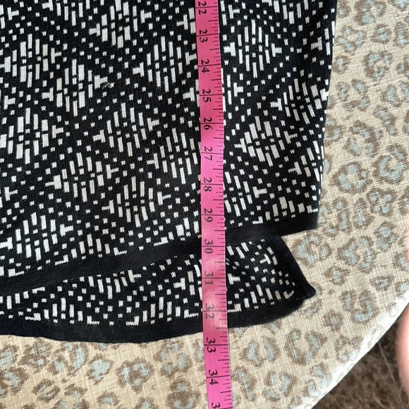 BAR III geometric open knit cardigan asymmetric hem - Picture 8 of 9